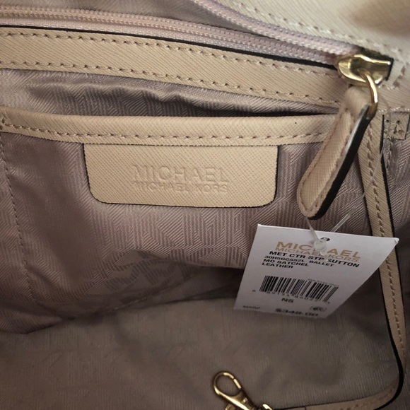 Michael Kors Blush Bag / Purse w/ Removable Strap - Picture 13 of 15